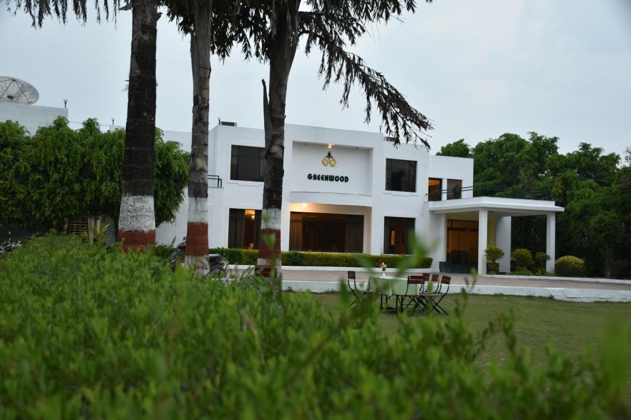 Greenwood Hotel Khajuraho Exterior photo