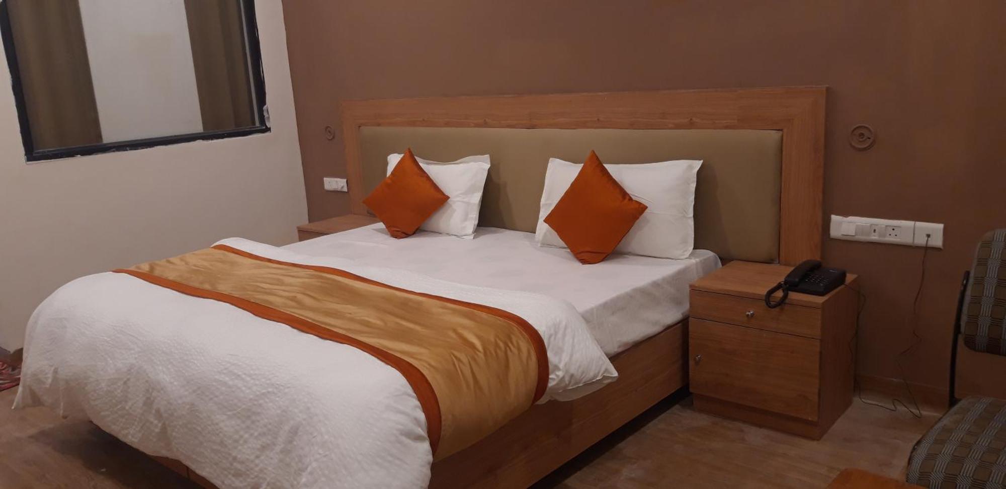 Greenwood Hotel Khajuraho Exterior photo