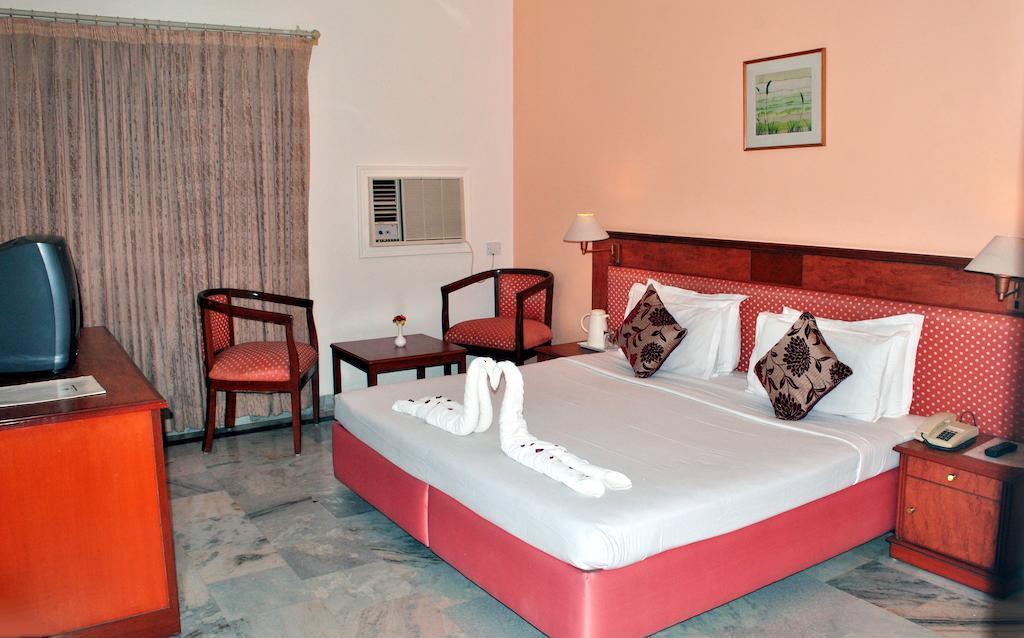 Greenwood Hotel Khajuraho Room photo